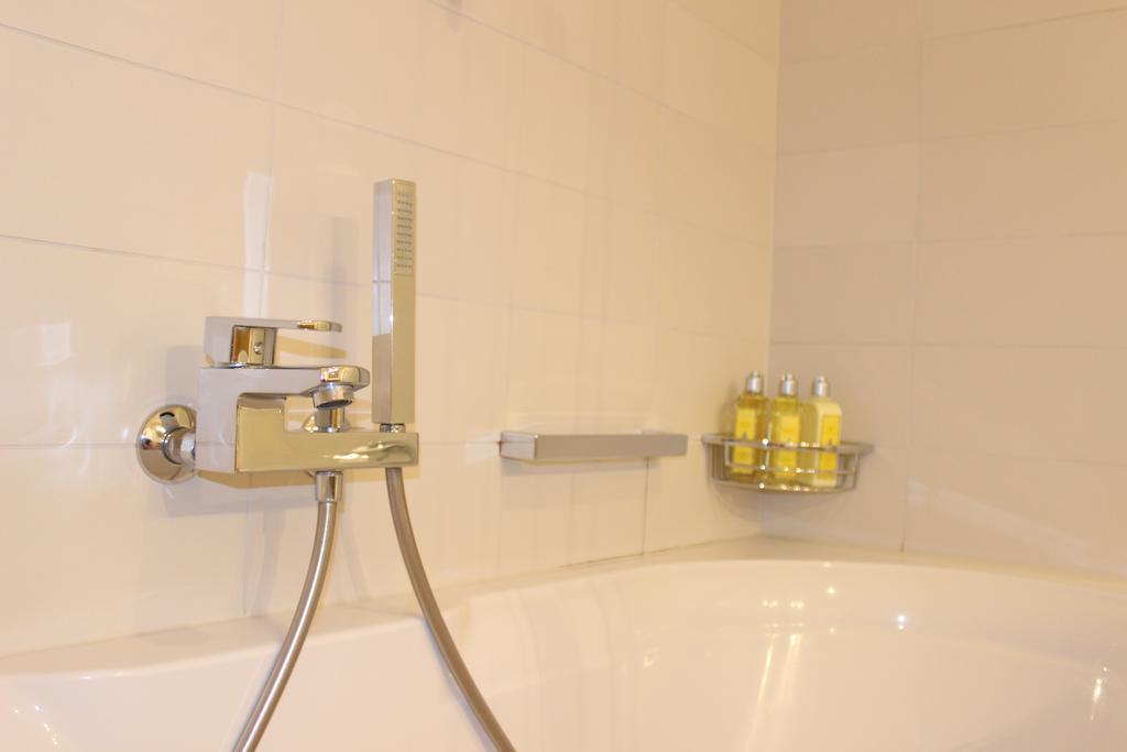 Montreux Lake View Apartments City Centre 部屋 写真